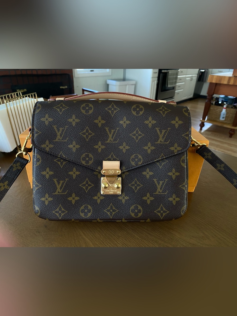 Louis Vuitton Pochette Métis Monogram Satchel - LIKE NEW